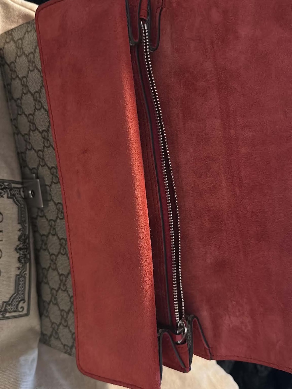 Gucci Dionysus GG Supreme Shoulder Bag in Beige and Red Suede - Picture 6 of 11